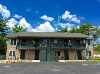 Lucky Horseshoe Cabins 호텔 Au Sable 외부 사진