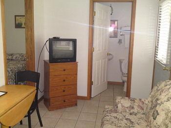 Lucky Horseshoe Cabins 호텔 Au Sable 외부 사진