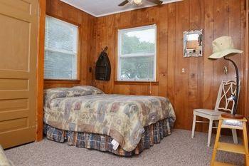 Lucky Horseshoe Cabins 호텔 Au Sable 외부 사진