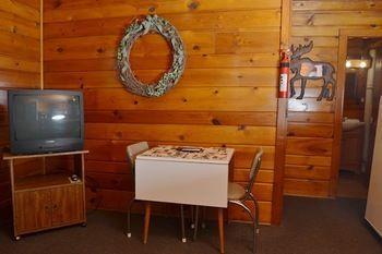 Lucky Horseshoe Cabins 호텔 Au Sable 외부 사진