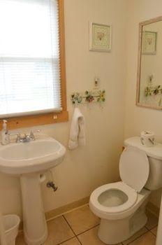 Lucky Horseshoe Cabins 호텔 Au Sable 외부 사진