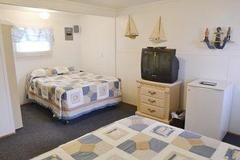 Lucky Horseshoe Cabins 호텔 Au Sable 외부 사진